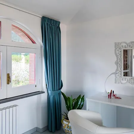 Ferienhaus Sorrentovibes - Sea View Rooftop With Jacuzzi & Garden