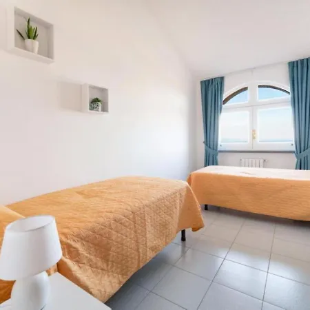 Hébergement de vacances Sorrentovibes - Sea View Rooftop With Jacuzzi & Garden