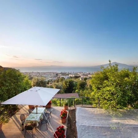 Hébergement de vacances Sorrentovibes - Sea View Rooftop With Jacuzzi & Garden