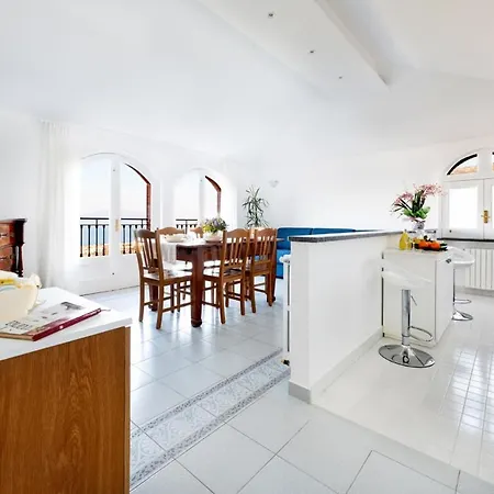 Vakantiehuis Sorrentovibes - Sea View Rooftop With Jacuzzi & Garden