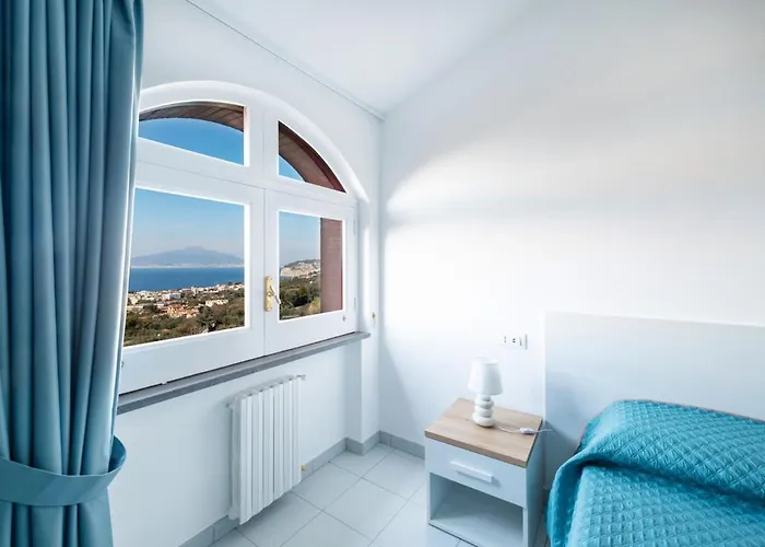 Будинок відпочинку Sorrentovibes - Sea View Rooftop With Jacuzzi & Garden *